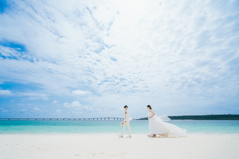 青い海に白い砂浜