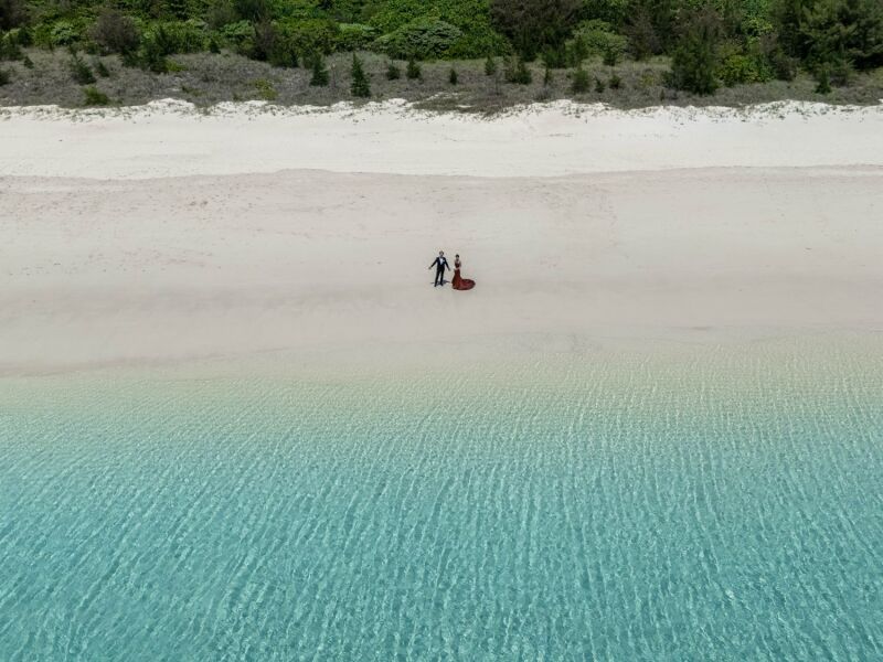 【チャペル＆ビーチ】どこまでも続く、クリスタルブルーの海