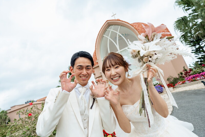 チャペル前で元気にシーサーポーズ♡