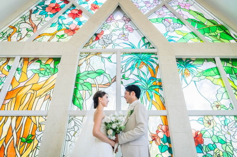 華麗なステンドグラスが美しい"アラマンダ チャペル