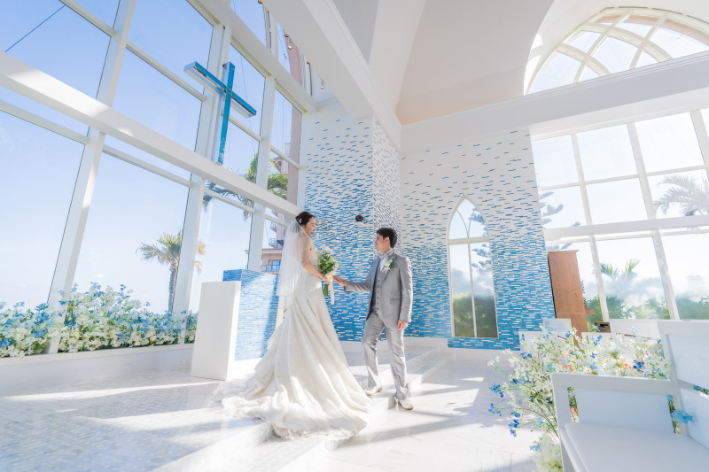 宮古ブルーを映すシギラミラージュベイサイドチャペル
