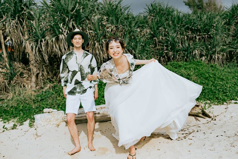 おふたりらしくカジュアルに撮影「CASUAL BEACH PHOTO50カット」大切な思い出をプロの撮影で残す♪