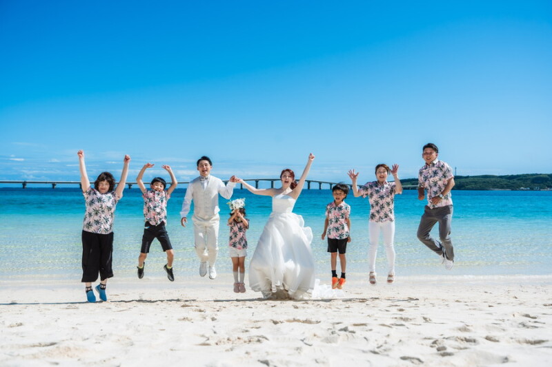 【ベビーシッター付*ファミリーフォト】チャペル+ビーチフォト100カット*集合写真無料*ペット同行可可能【洋装1点】