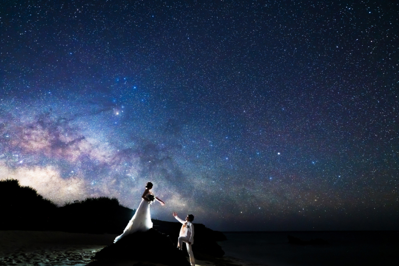 【宮古島限定】☆星空ツアー+ビーチフォトプラン☆宮古島で満天の星空のもと幻想的なおふたりに演出します*選べる衣裳・ヘアメイク付♪