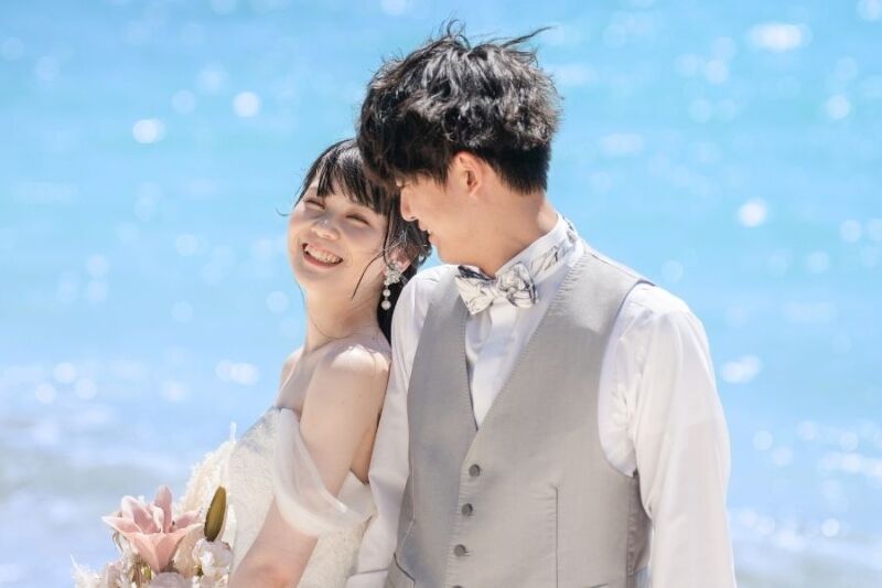 \ビーチでドレス2着着れる!❀カラードレスもOK!/【各月先着5組様限定!】50着フリーチョイスでタキシードも豊富♡