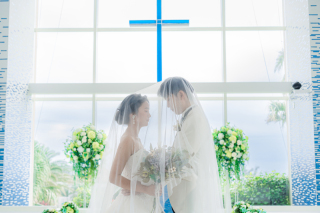 【新掲載★9月限定】”宮古ブルー”の会場で叶うチャペルフォト！シギラミラージュ ベイサイドチャペル50カット｜衣裳込みで安心！