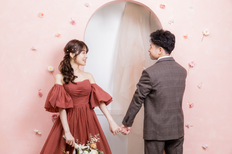 可愛さ満点♡ピンクアーチで残すフォトウェディング