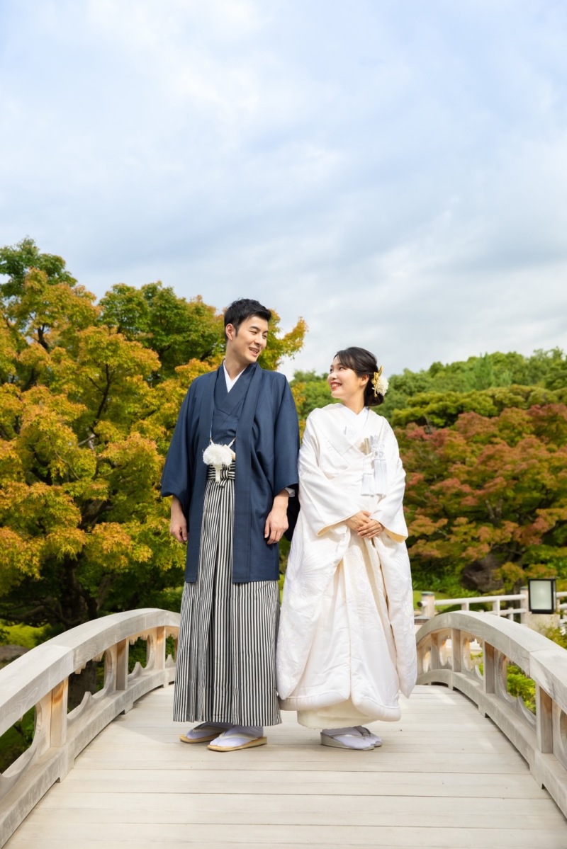 白無垢が映えるお二人の鮮やかなお写真。