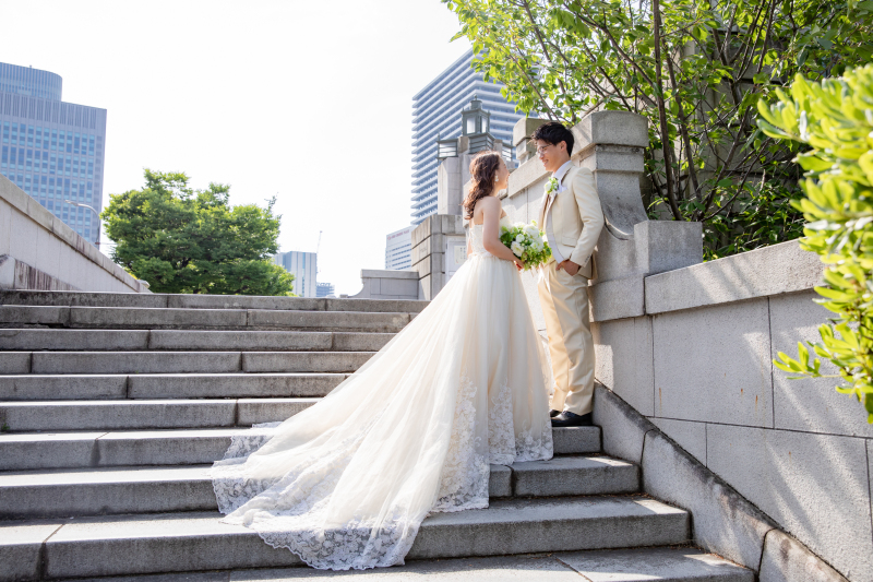 洋装に着替えてロケ撮影がスタート