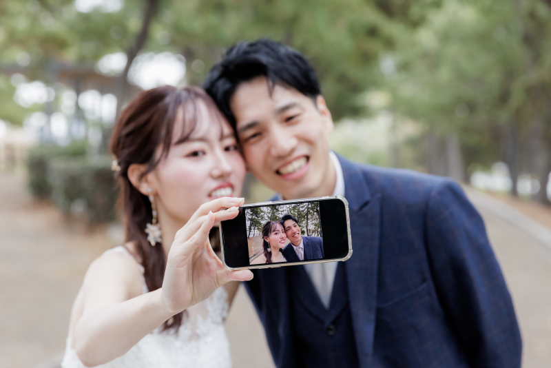 お二の「今」を大切に。思い出を画面に閉じ込めて