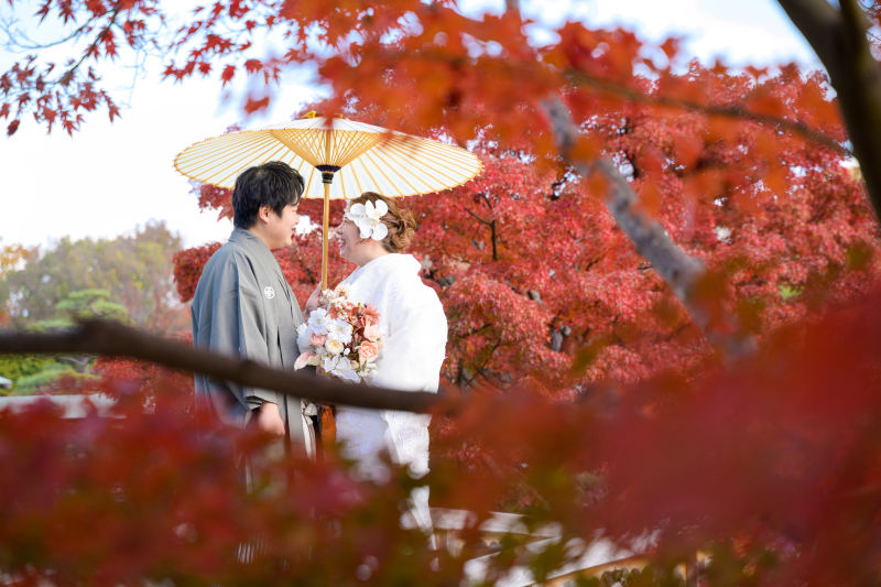 紅葉に囲まれて撮影スタートです♪