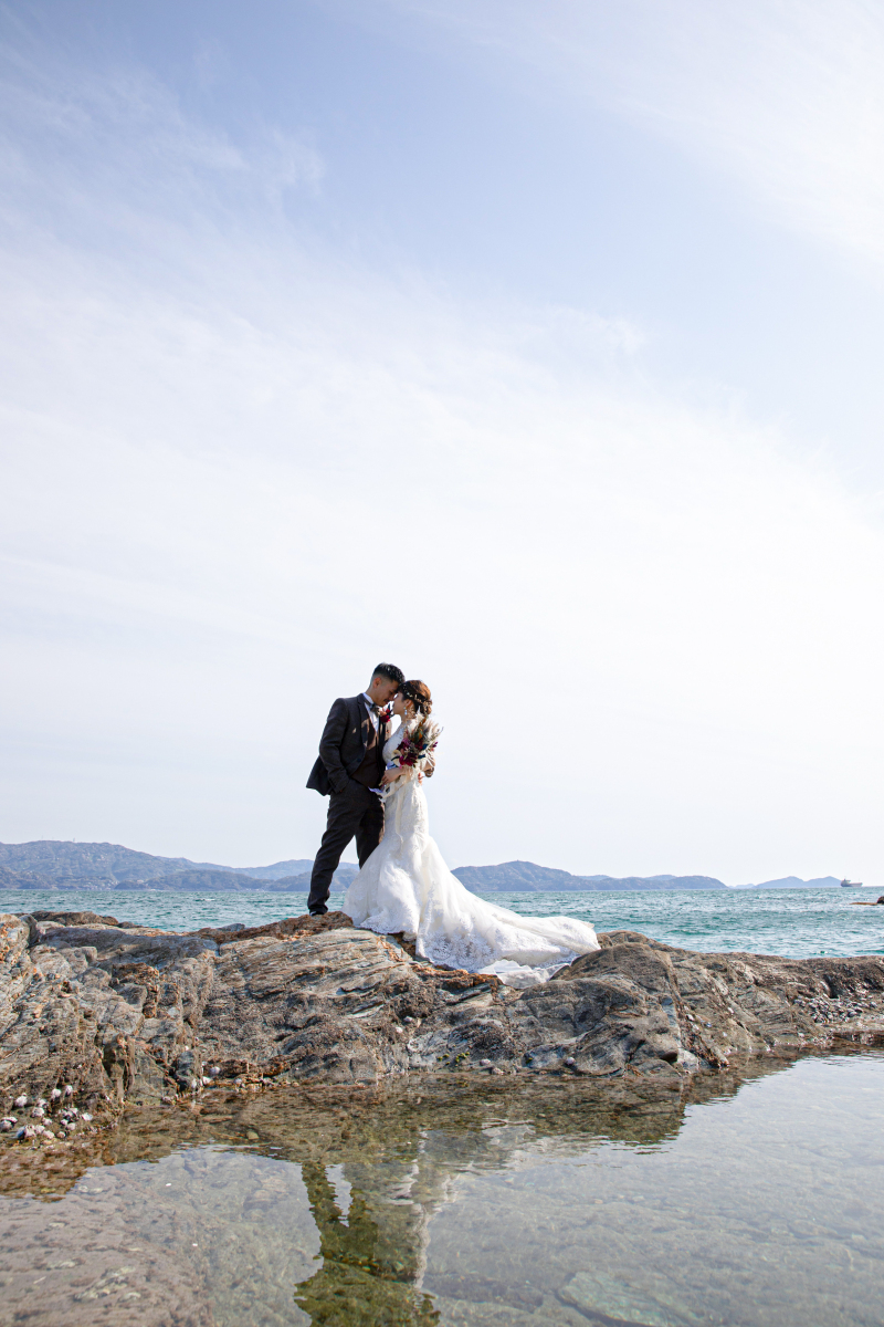 海に映るお二人の姿も