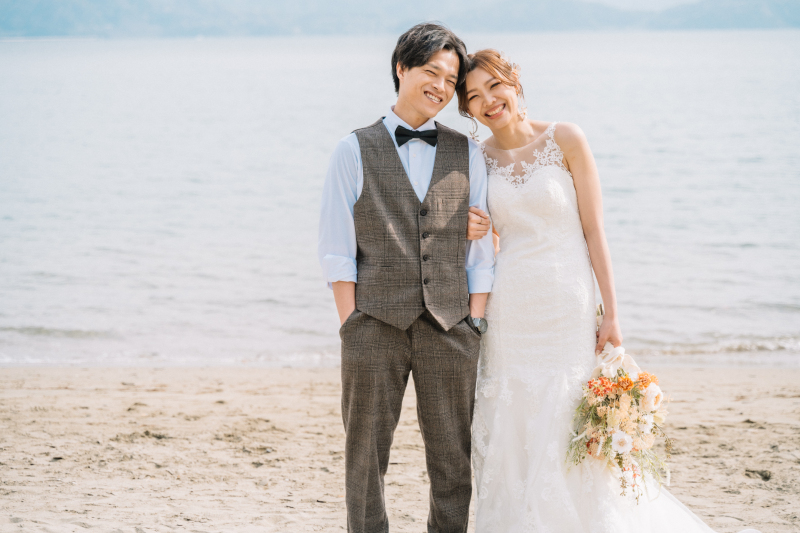 ビーチをバックに