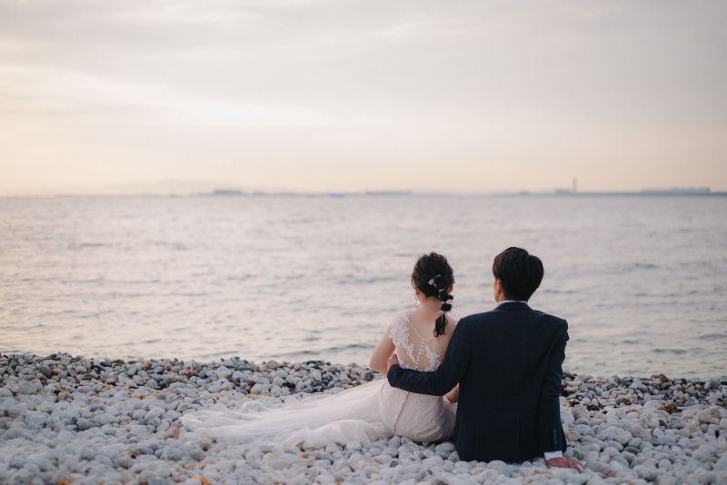 遠くを見つめて