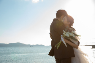 壮大な景色と夕陽に包まれるロマンチックな前撮り