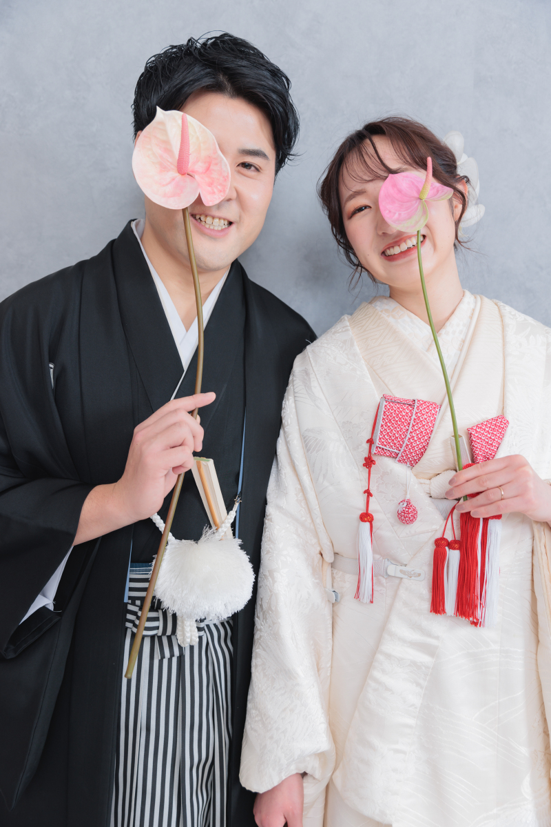 お花で片目隠し