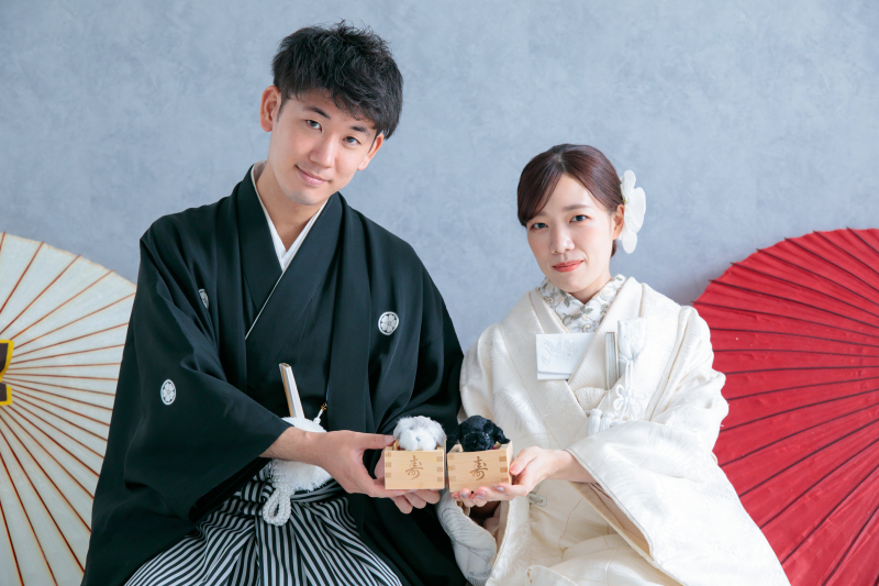 シックな背景紙で方もの写真の雰囲気も