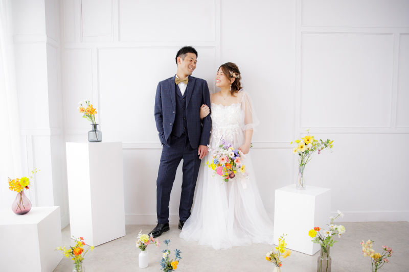 白い壁全体を使って