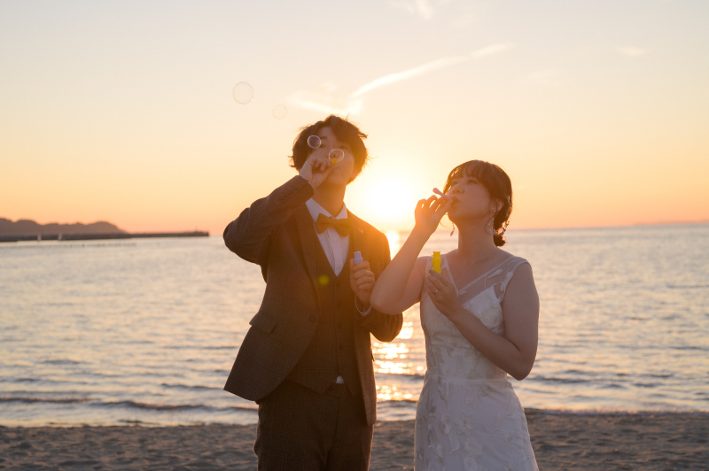 夕暮れを背景に