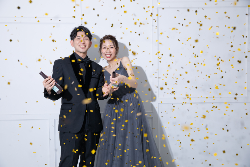 自然なお二人の笑顔と、持ち込みグッズを盛り込んで