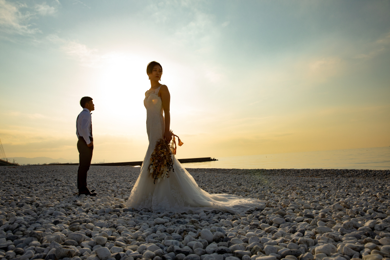 青い空と夕日のグラデーションが美しい