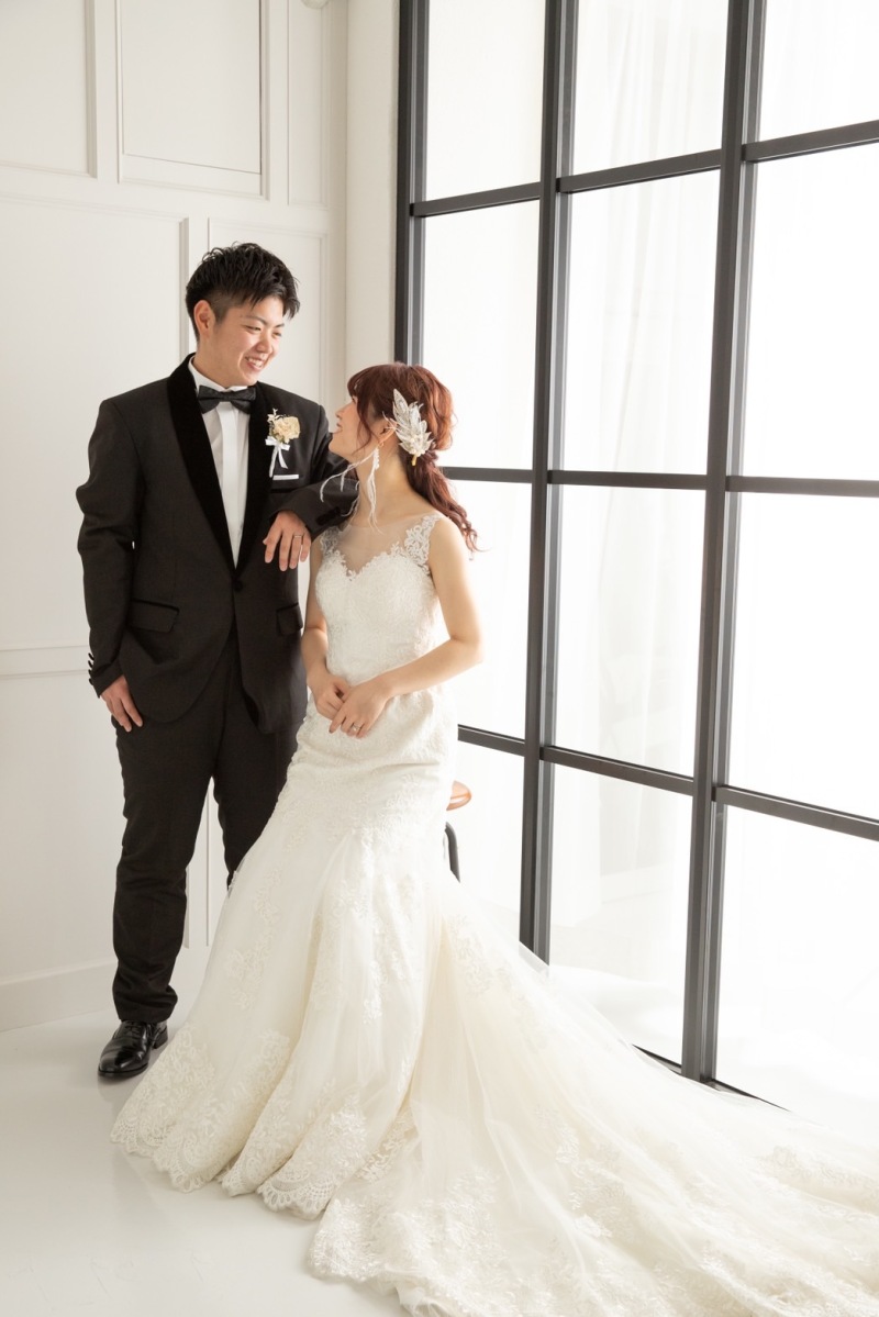 モノトーンでも映える大きな黒サッシで撮影