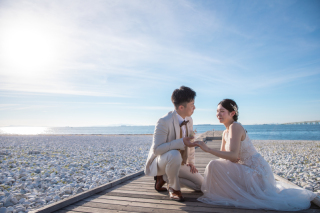 青と白のコントラスト、幻想的なサンセットが魅力的な海ロケーション