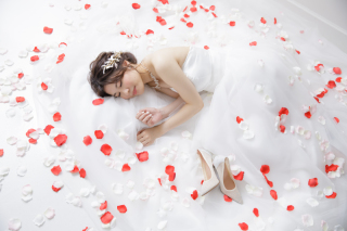 ソロウェディング☆女性らしいシルエットを残して！