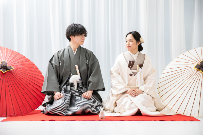 スタジオ撮影なら正座ショットも！