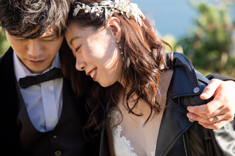 ドレスに革ジャン