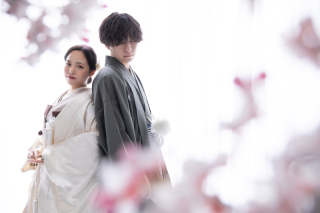 オシャレな雰囲気のお二人に合わせたスタジオ前撮り