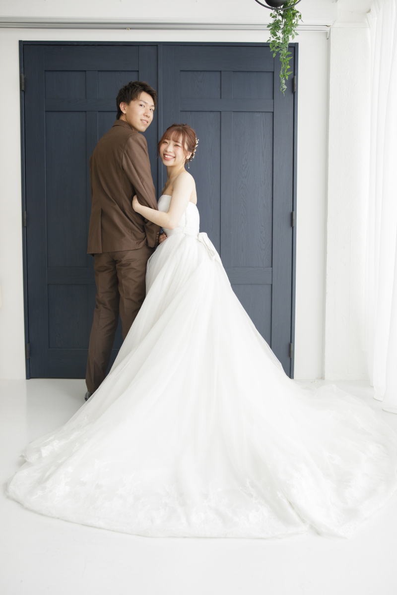 韓国ウェディングのようなネイビー扉