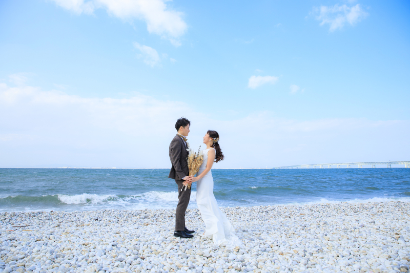 ビーチでお洒落に前撮り♪