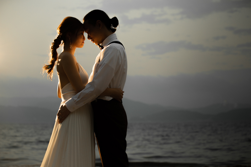 おでこを合わせて