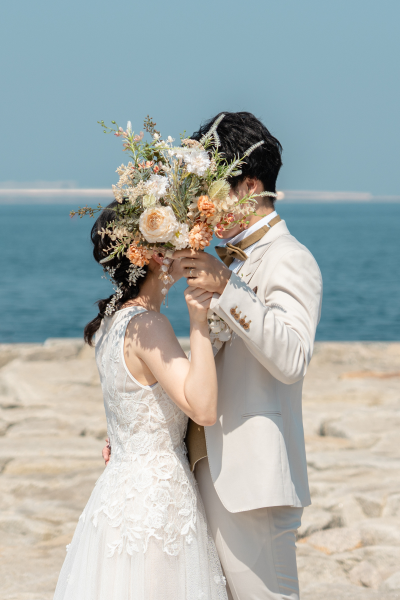 ブーケでお顔隠しショット