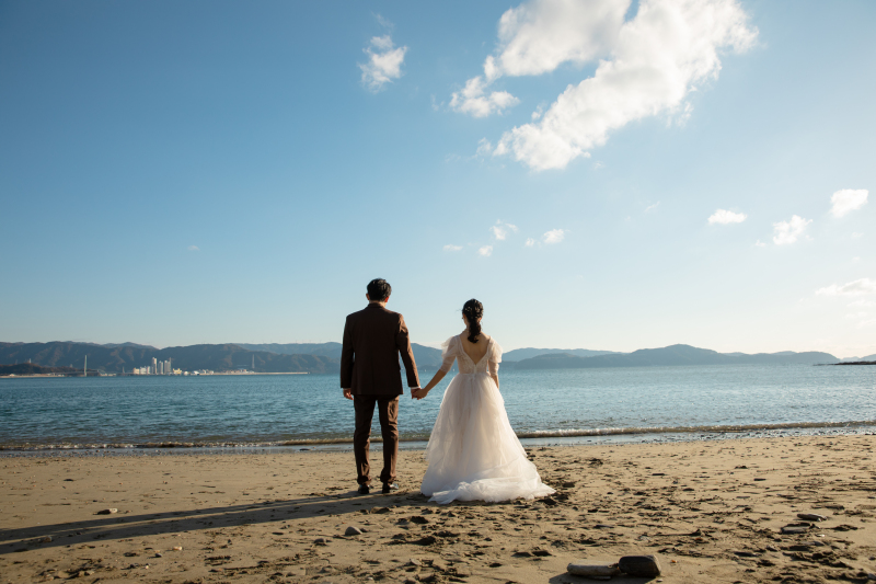 海でお気に入りのドレスで思い出を一緒に