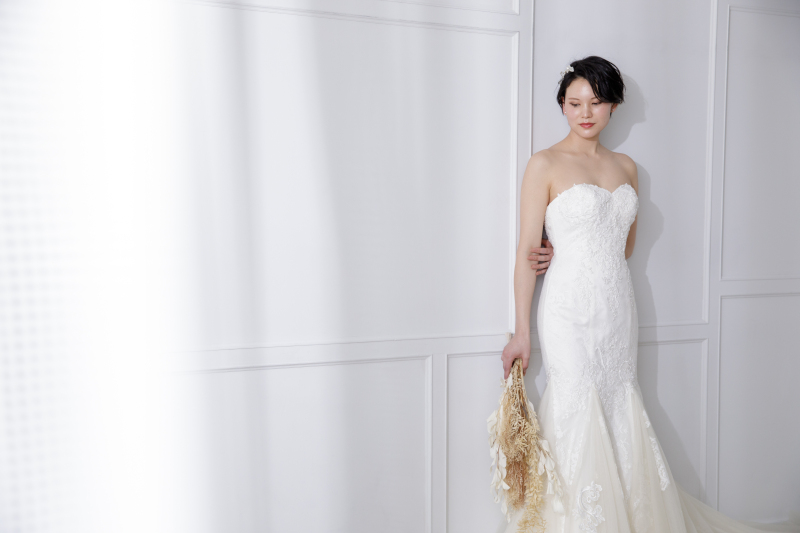 壁に寄りかかって頂き