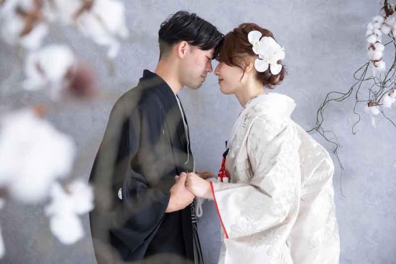 和装はシンプルな背景で