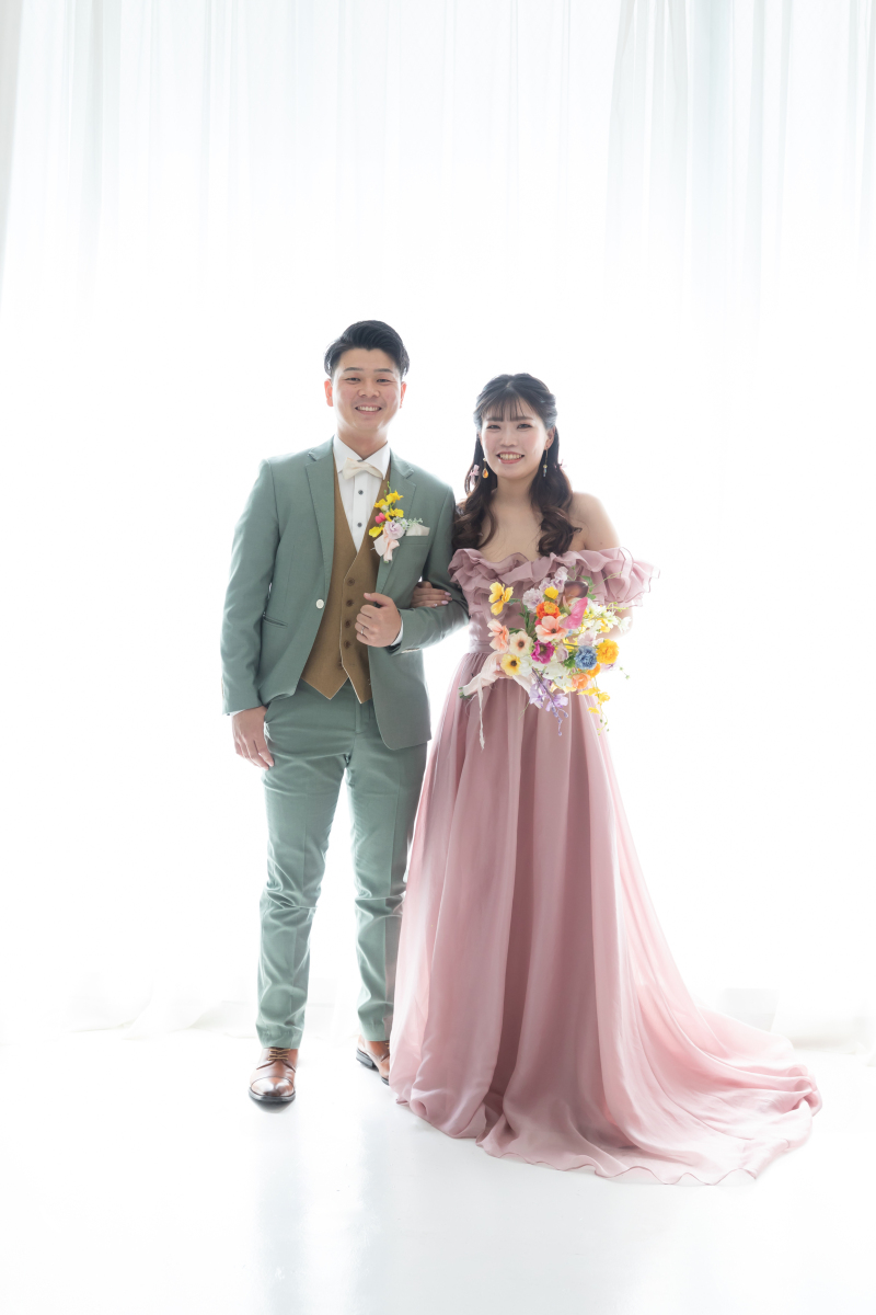 カラードレスから撮影スタート