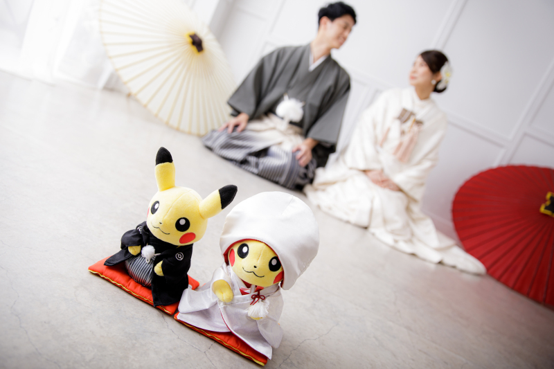 ピカチュウのお人形と一緒に