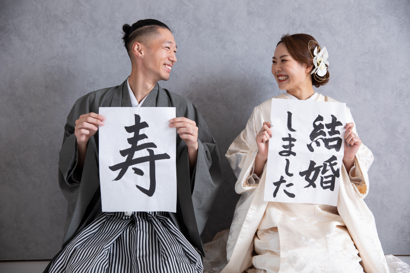 シックな壁紙を背景に