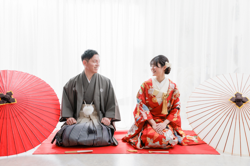 スタジオ撮影では定番の正座のお写真も