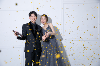 コンフェッティで彩るドレスフォト♡