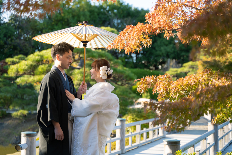 紅葉の隙間から…