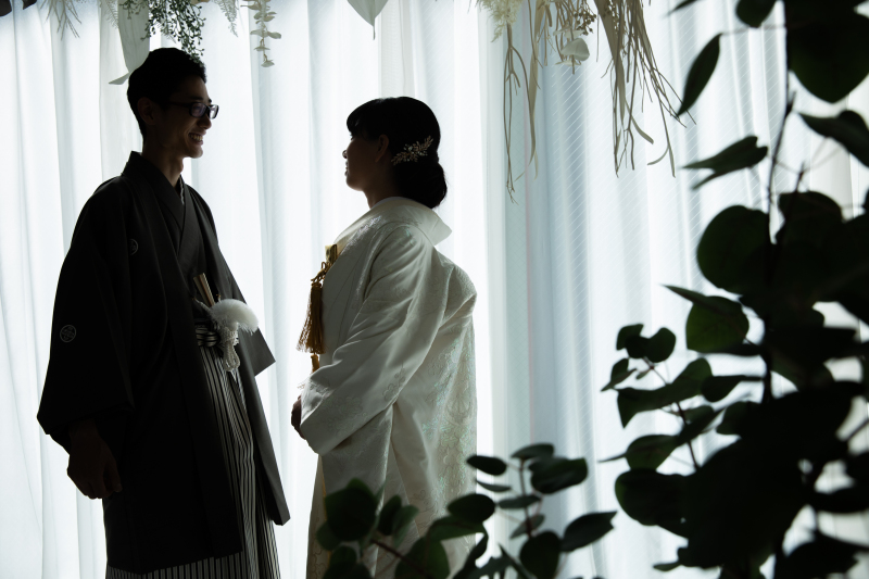 和装のシルエットでシックな写真