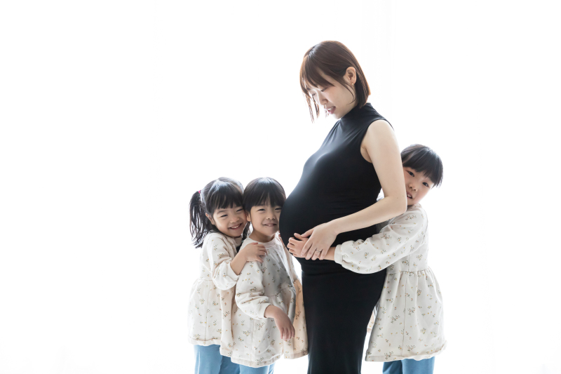 お姉ちゃんたちと一緒に残すマタニティフォト