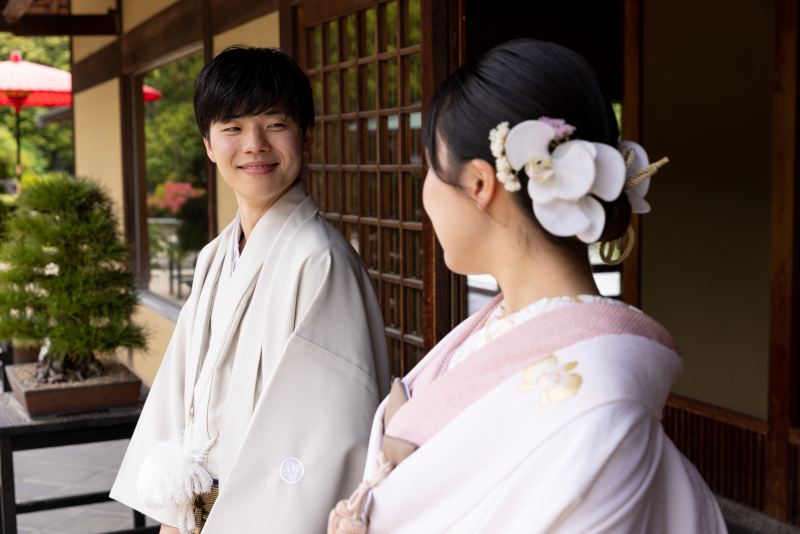 新婦様を見つめて