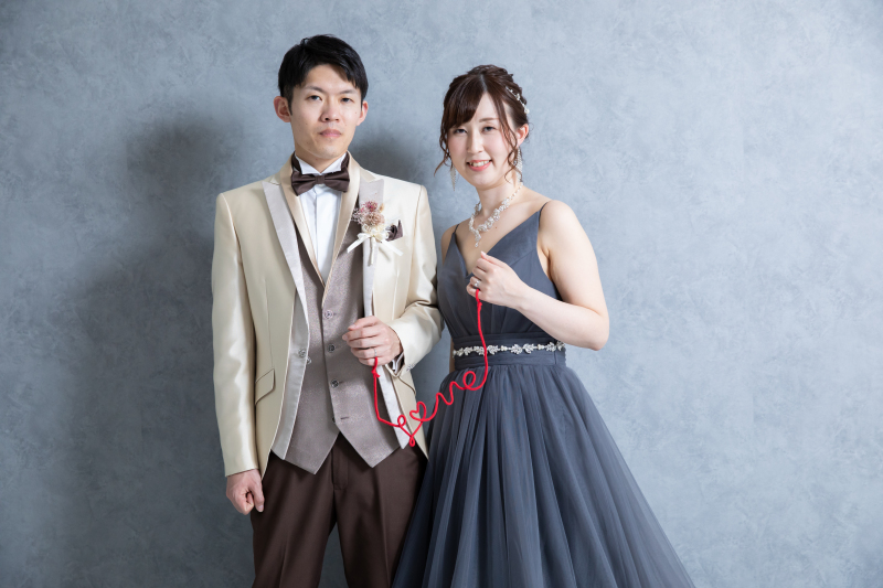 小指に赤い糸を繋いで