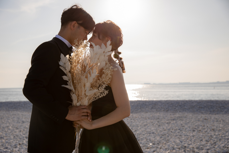カラードレスで海へ