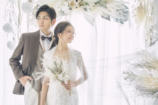 スタジオ撮影もお任せください！お二人らしい写真が撮影できるように心がけます。